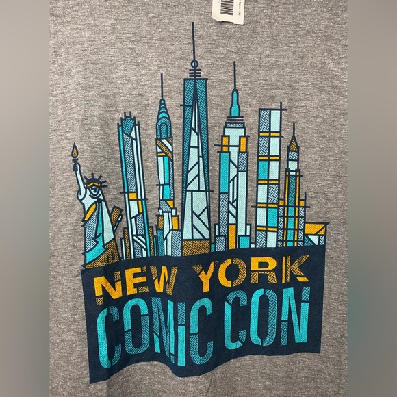 NWT New York 2022 Comic Con exclusive T-Shirt. “Abstract Skyline.” - Picture 4 of 5
